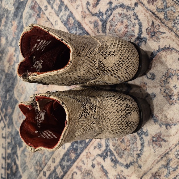 7/7.5 Freebird Miramar Leather Booties in Snakeskin, Size 6 Tag - Picture 7 of 15
